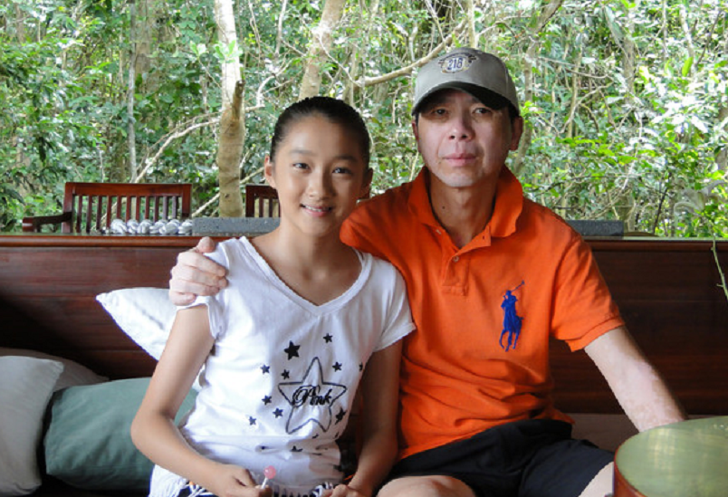 关晓彤的偶像剧人生家庭出身好获大导演力捧跟顶流谈恋爱