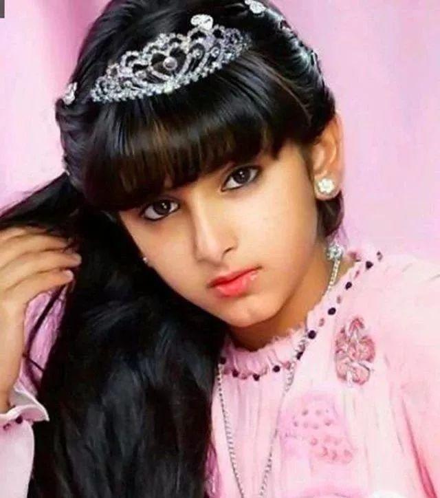 作为迪拜酋长和赫德王妃的第6个孩子,萨拉玛可谓是颜值逆天,酷似一个