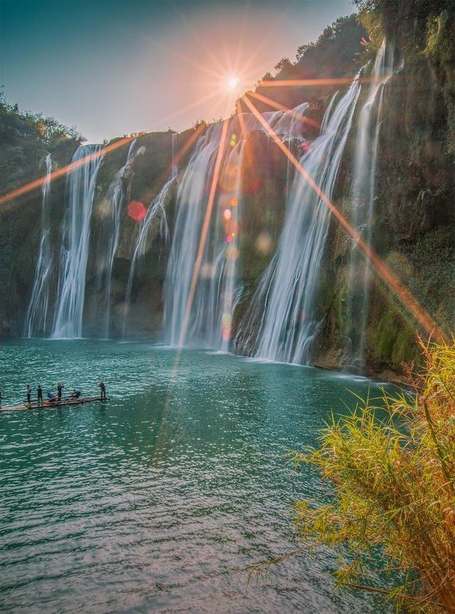 人间仙境银龙盘山磅礴下九龙瀑布群