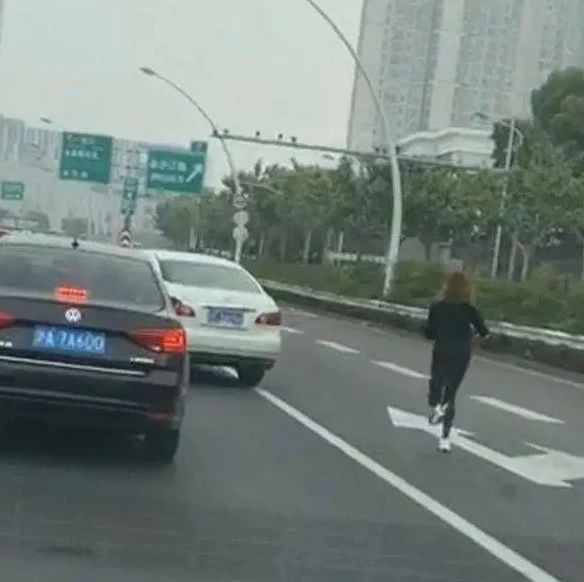 车自己跑了!女司机大马路上狂追.