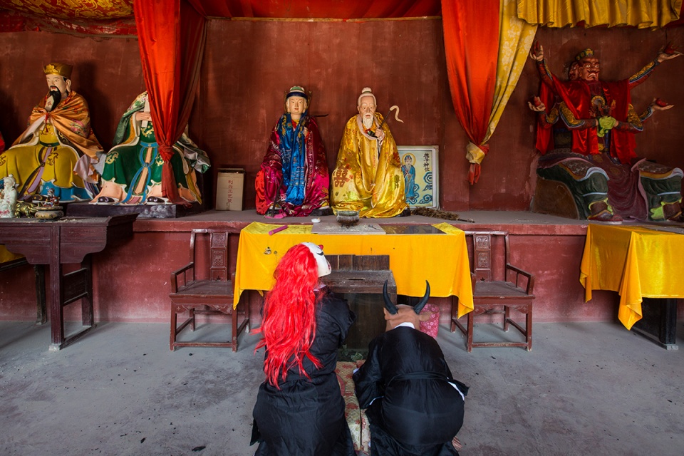 农村地区到处建寺庙,有的令人啼笑皆非