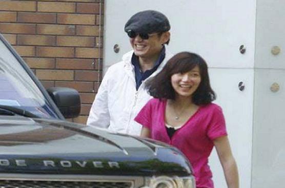 如今的程前57岁了,也算是老来得子,一家三口看着十分幸福|程前|王越