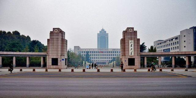 山东最臭名昭著的野鸡大学，校名十分唬人，读完4年还是高中学历