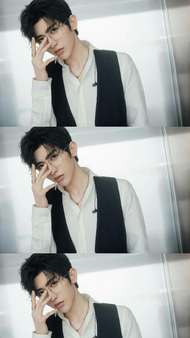 华晨宇戴上圆框文艺眼镜,再加上这个手势,俏皮花花认证无疑了