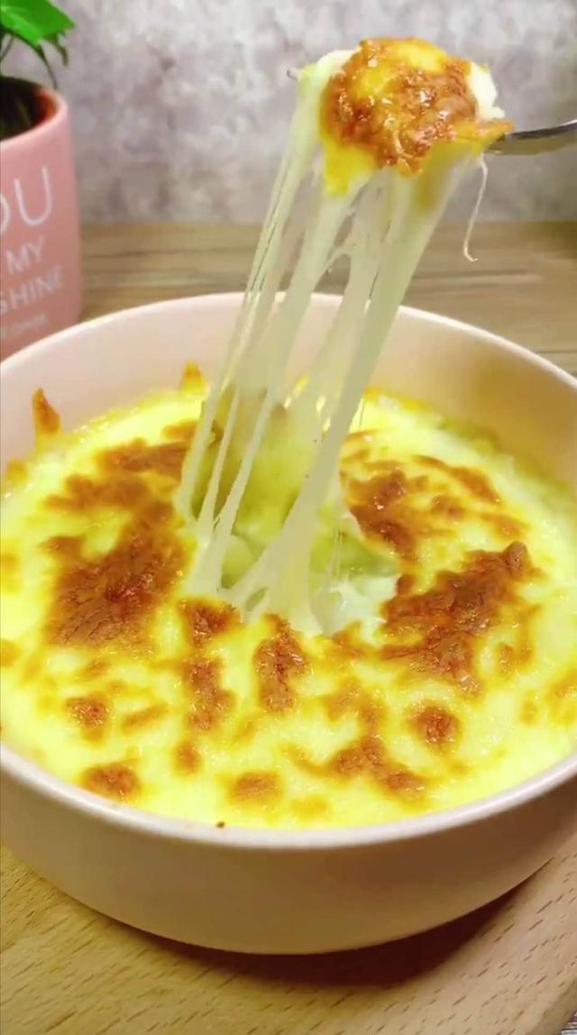 芝士焗土豆泥,加上让人回味无穷的奶香,真的太好吃了