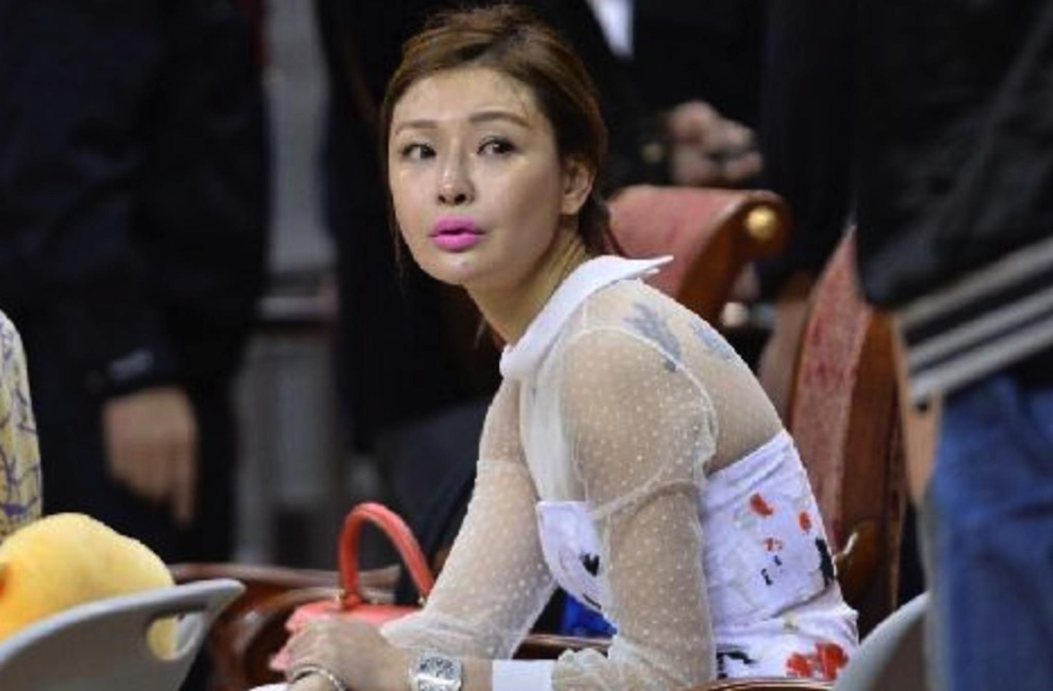 杜锋年薪比朱总还高妻子还是冠军女儿40亿老板娘选对人了