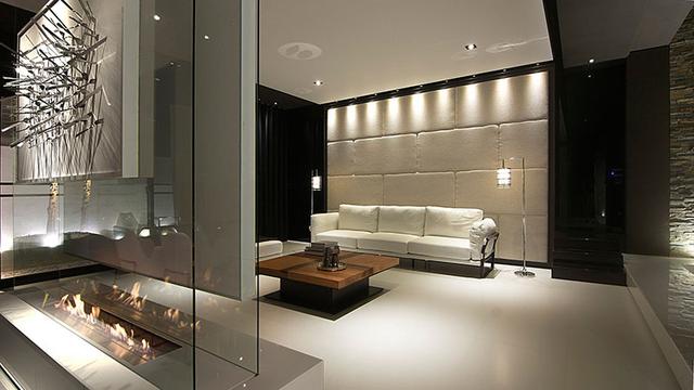 我都不知道,原来电视背景墙还能用玻璃来做,薄薄一层,高级通透