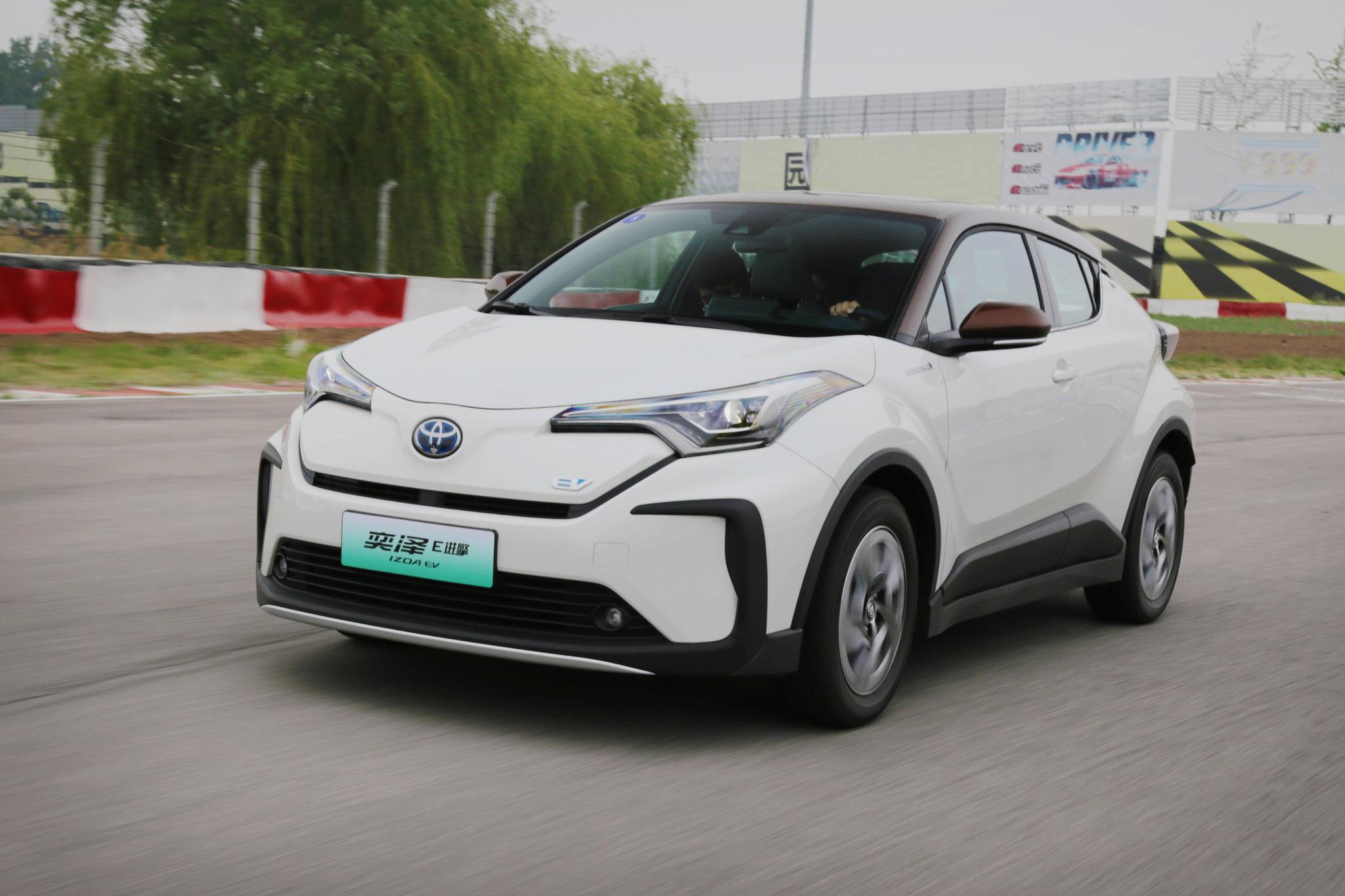 潮流小伙也有靠谱内核,赛道试驾一汽丰田奕泽e进擎