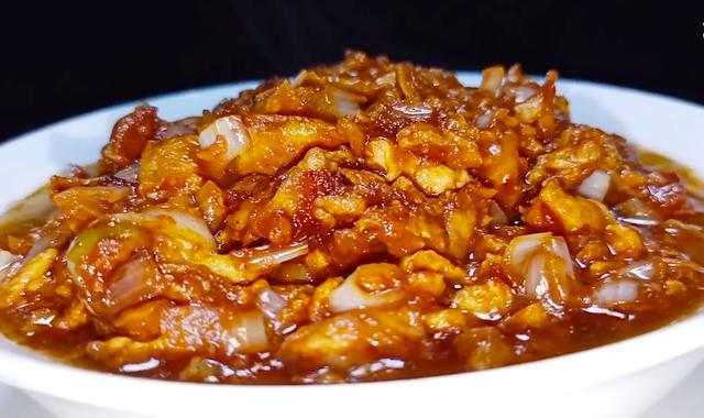 鸡蛋酱怎么炸好吃?东北大厨教你正确做法,酱香浓郁,味道好