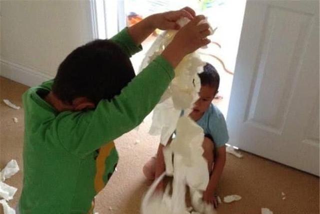 一组熊孩子捣乱图火了,妈妈看完想退货系列,网友:养个娃真难