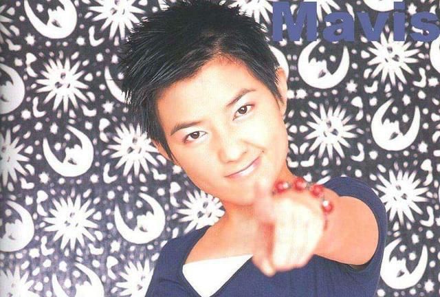 大花臂小寸头,还被爆为男友割子宫,范晓萱疯狂背后目的是什么