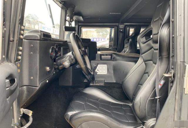 车行遇2019款悍马h1防弹车,酷似猛士