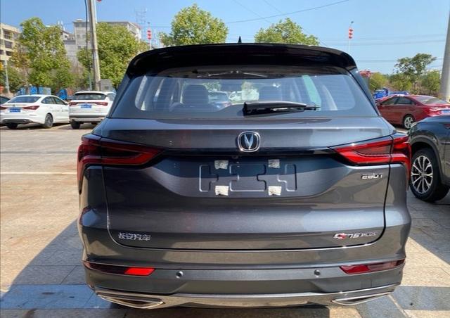 手动挡cs75plus实车到店,传统镀铬装饰横条,车轮毂有点漂亮