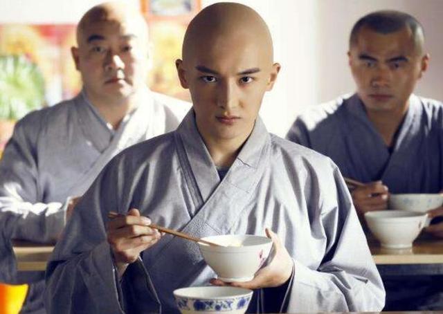 性格温柔学历高,被称为中国最"帅"和尚