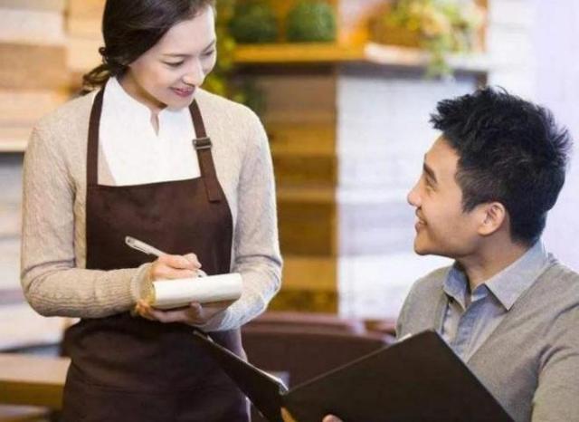 为什么在饭店点餐后服务员要把菜单抽走老板透露里面内幕