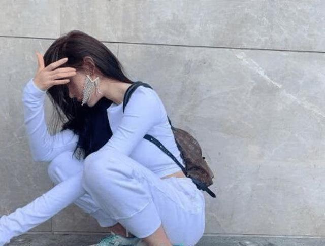 张天爱的身材有多绝?看看她的"蜘蛛蹲",80斤以下才可以胜任