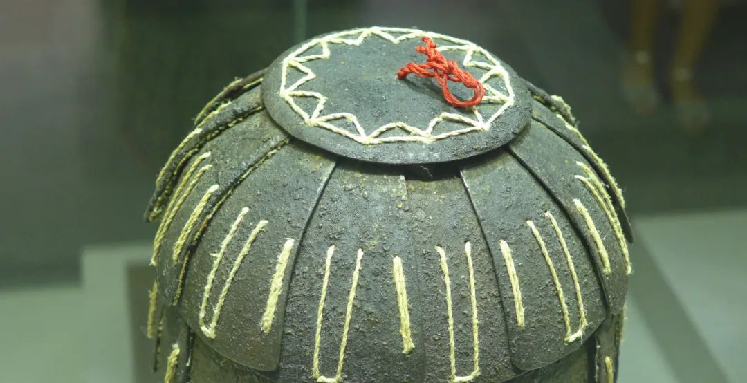 顶铁盔从战国流行到汉朝,为何几百年没改款|甲片|战国|头盔_新浪新闻