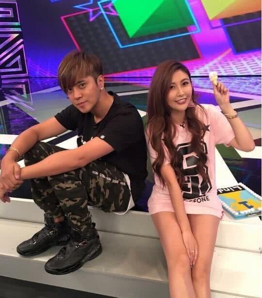 蝴蝶姐姐丁恺乐仍恋猪,一片痴心不改,父母寺庙祈盼女斩断烂桃花