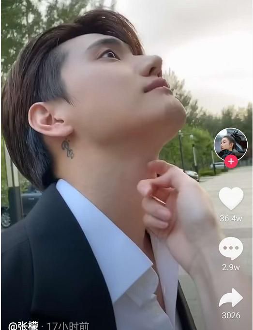 张檬再晒视频高调秀恩爱摸小五喉结显俏皮