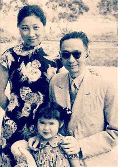 模特绘画和旅行写生,他对外招聘十七八岁的女模特,当时孙传芳听说之后