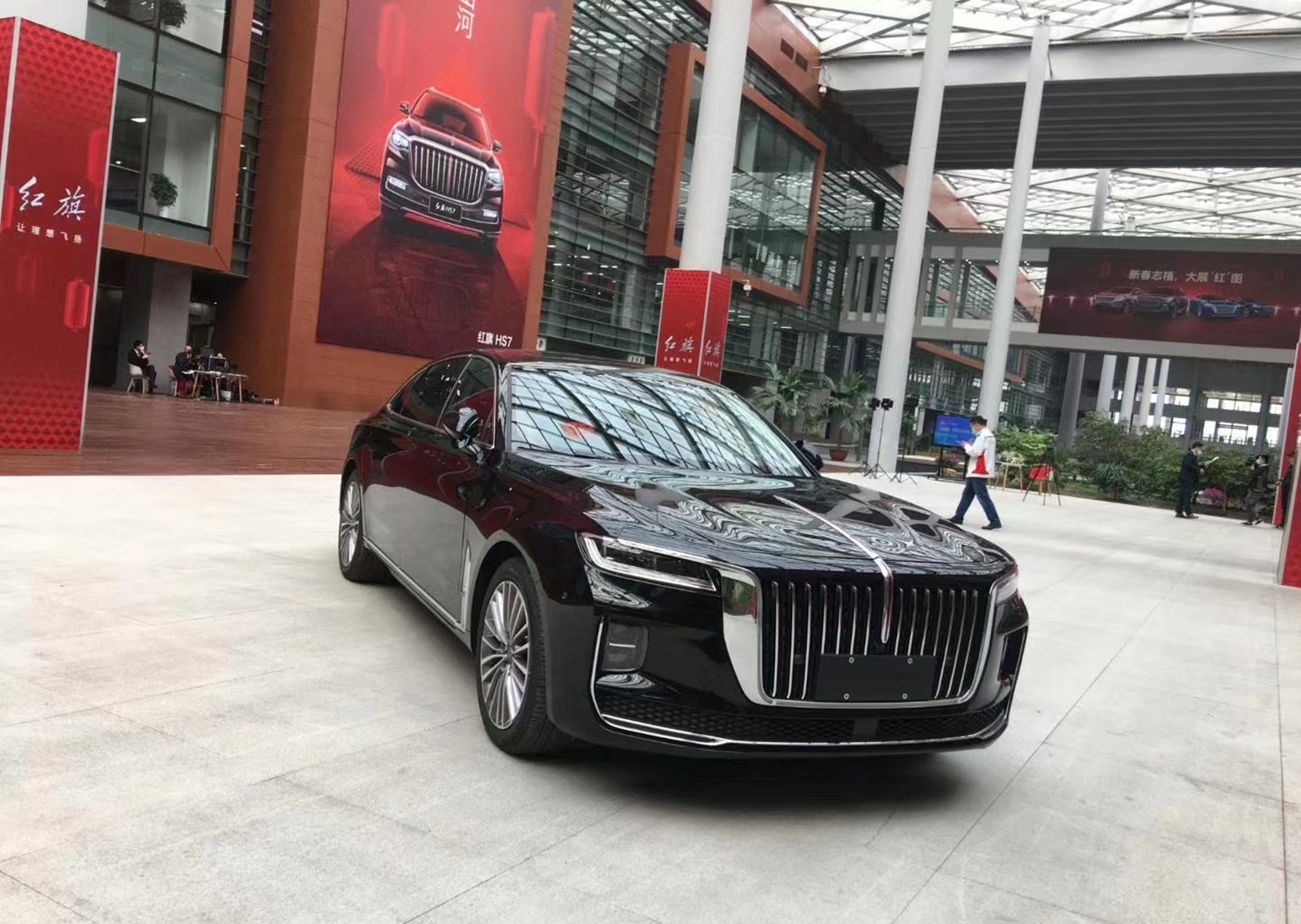 红旗h9实车陆续到店传奇黑配色更加庄重气派有望6月上市