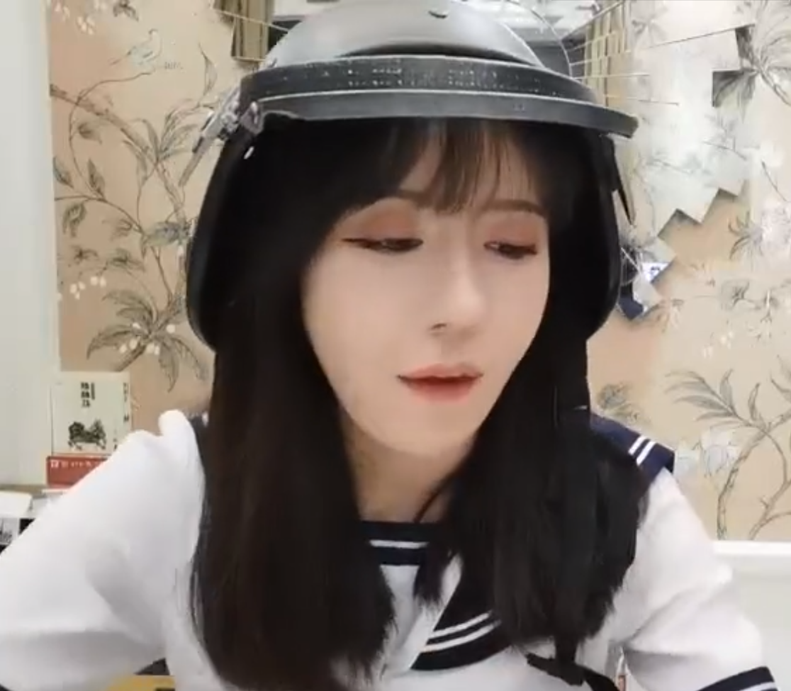 小团团坐稳一姐呆妹慌了?拉上女主播线下整活,却又说错了话