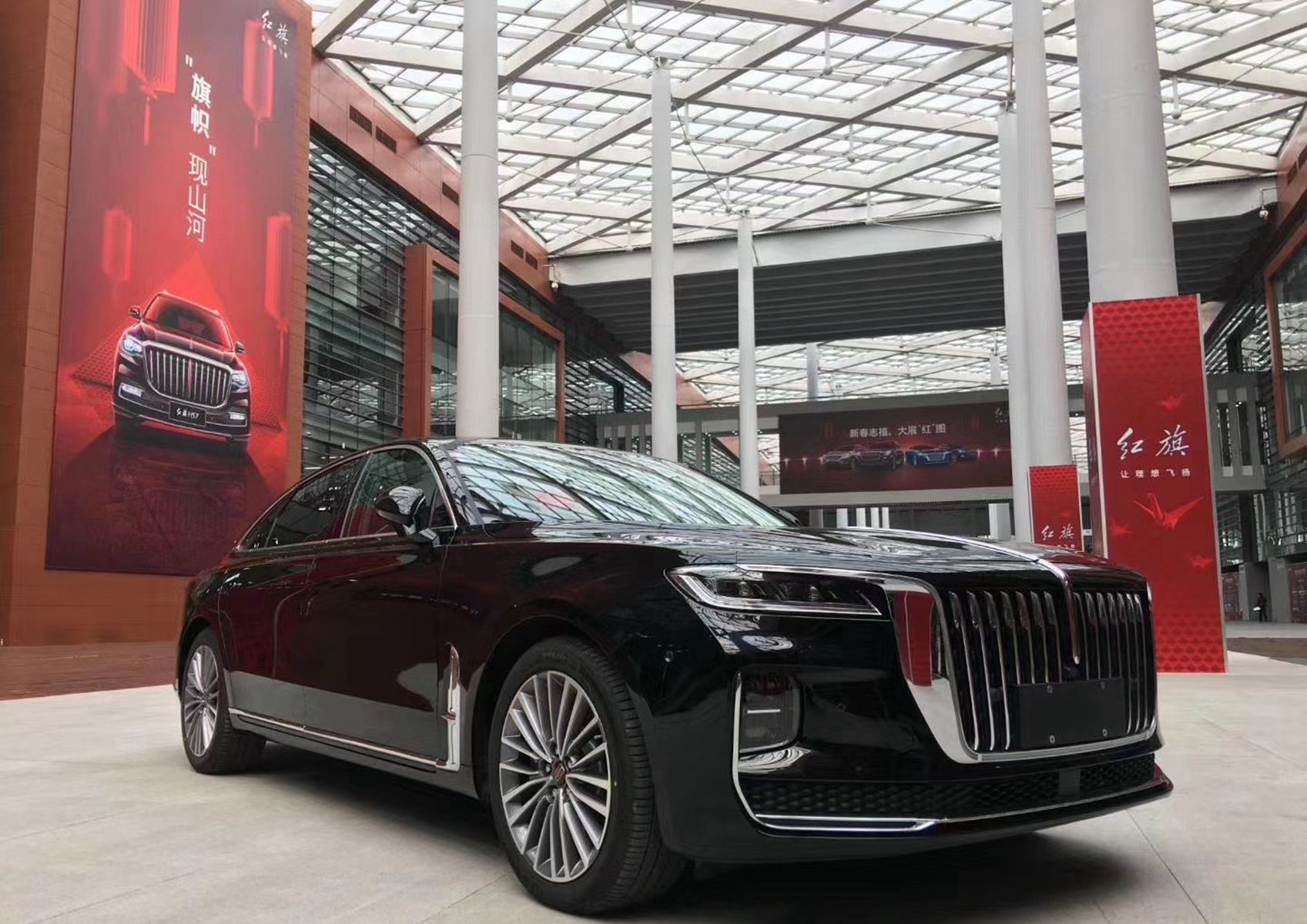 红旗h9实车陆续到店传奇黑配色更加庄重气派有望6月上市