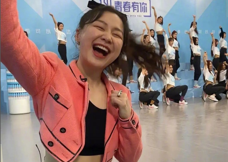 搞笑达人金婧春晚综艺都不落如今又挤年轻人圈子参加青2