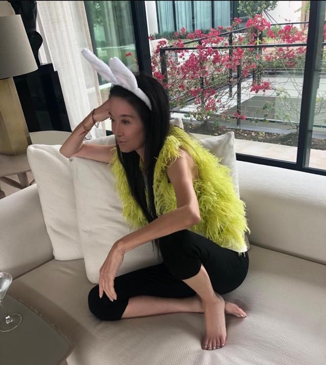 婚纱女王哪像70岁的老太太王微微穿搭不仅时髦