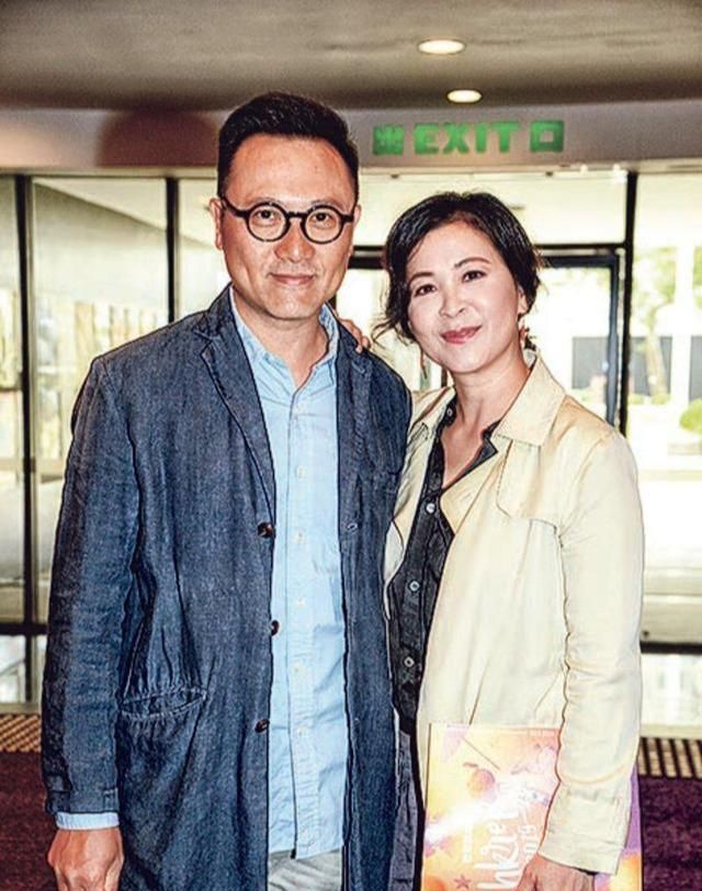 爱情长跑24年,因太懒年过半百才登记|苏玉华|潘灿良|结婚_新浪新闻