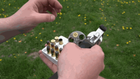 左轮手枪曾经风靡全球现已逐渐没落那其有何优点和缺点呢