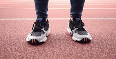 如果要走路一整天的话,穿老爹鞋肯定比穿更轻的运动鞋累脚.