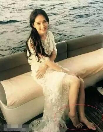 有种差距叫女星鞋码林志玲42码大脚王子文的脚33码惊众人