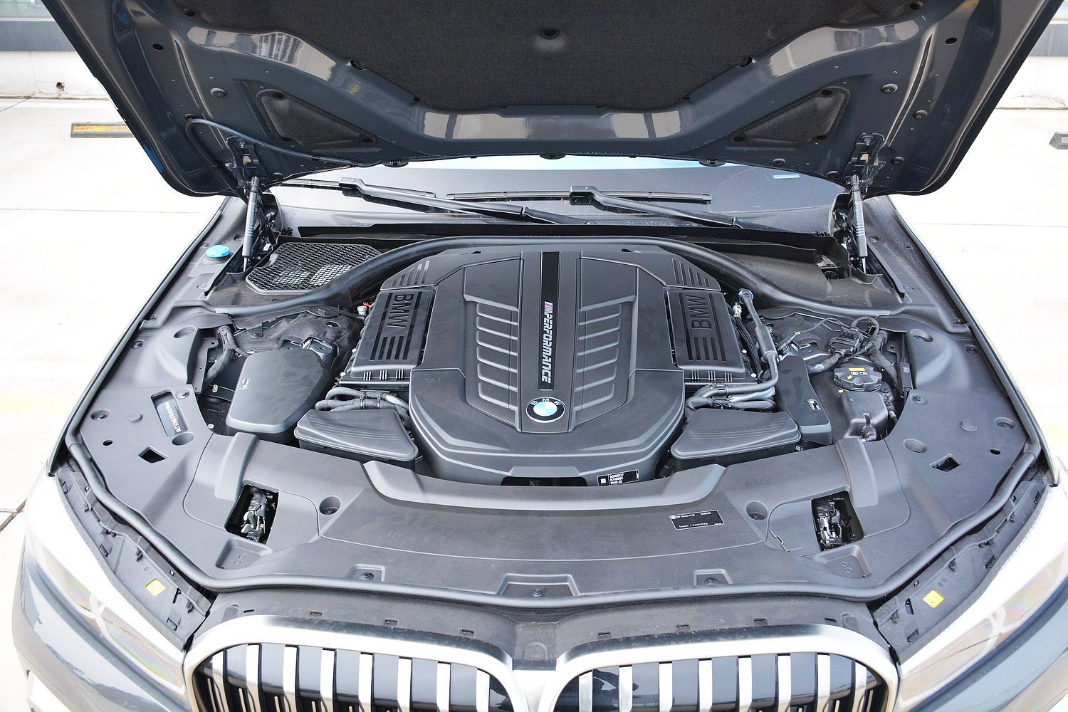 宝马7系告别v12 纯电动旗舰车型们即将登场