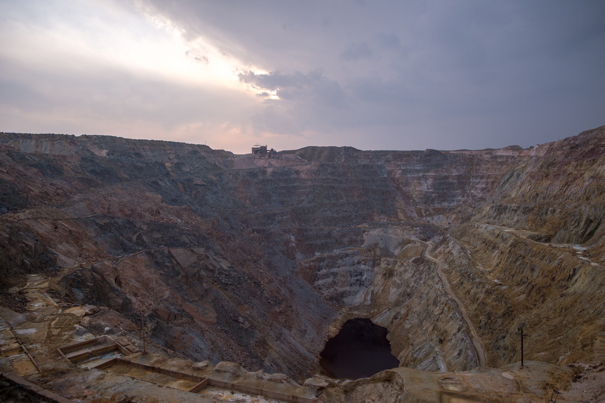 白银露天矿遗址,知道这里的游客不多|白银|露天矿|矿坑_新浪网