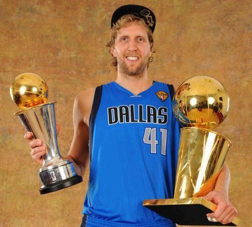 诺维茨基在球场上的位置是大前锋,但他却有着2米13的身高,只是以跳投