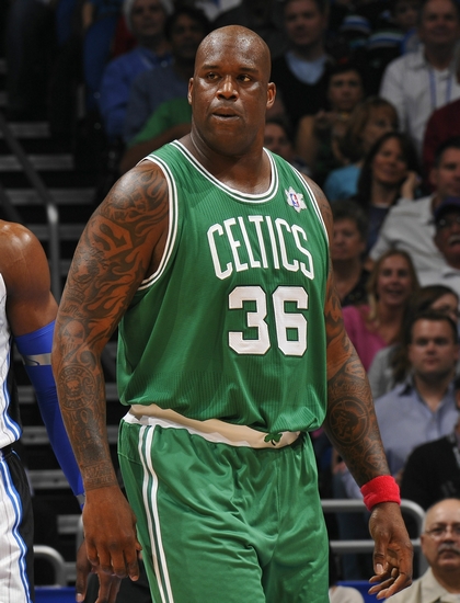 nba巨星穿上"错误"的球衣!奥尼尔穿绿军经典绿,尤因令人叹息|尤因|球