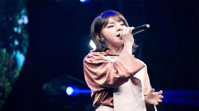 她是1位创作才女,给陈翔,易烊千玺写过歌,只是一直歌红人不红