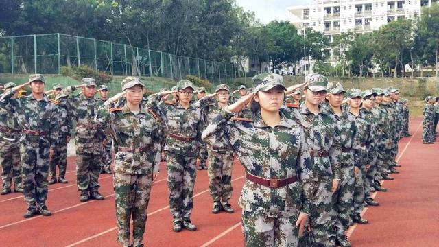 美国专家:这是一股神秘的力量|军训|方队|力量_新浪新闻