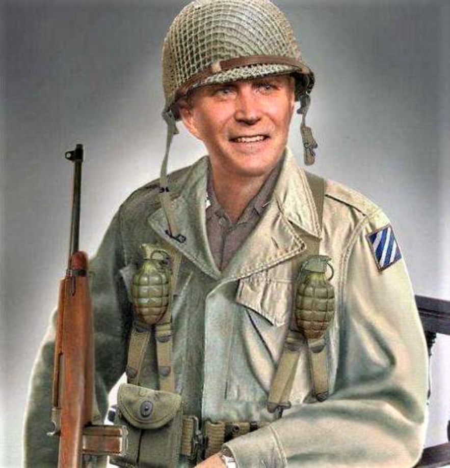 二战美国士兵为什么喜欢在胸前挂手榴弹,不担心被子弹打爆吗?