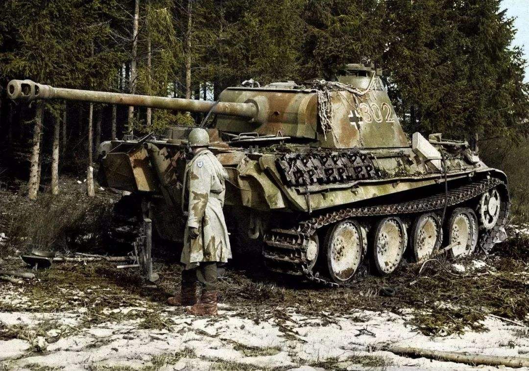 虎式坦克是垃圾?厚重的装甲导致自身过重,最后变成"油老虎"