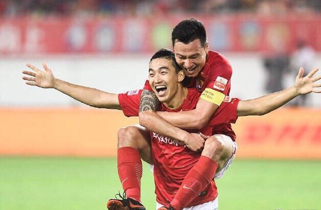 冯潇霆把申花当第2个家,感谢恒大球迷,球迷:这就不把大连当家了