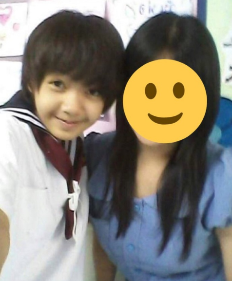 lisa果然从小美到大,看了她的童年照,从小就拥有"芭比脸"