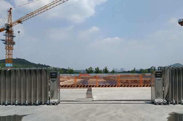 苦等4年,南京羊山湖风情街实景曝光!进度太慢,开业还早