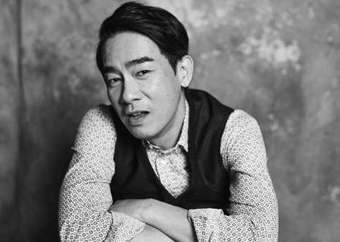 陈小春小时候曾被父亲锁铁链我才明白他为何这样严厉教育小小春