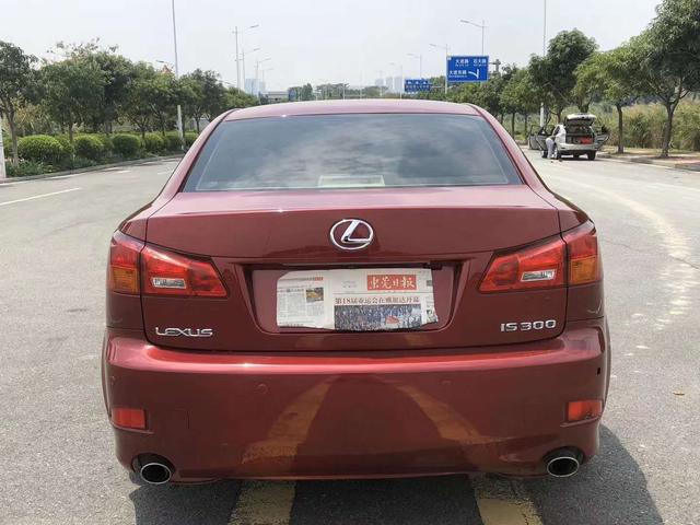 12款雷克萨斯is300售价6.8万,体现其品牌底蕴,驾驶时节奏感很好