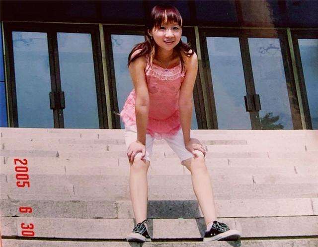 傅首尔年轻时真美,为省钱拍非主流婚纱照,裸婚后3年没买新衣服__财经