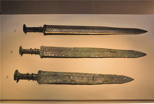 为何秦始皇能统一天下?专家:秦军手上的兵器,不应该在当年出现