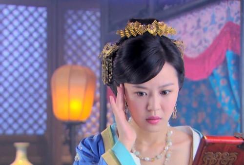 《聊斋新编》中李金铭扮演恒娘,看起来温婉贤惠得多.