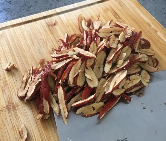 山东壮汉亲自下厨，蒸一锅网红南瓜红枣馒头，老妈吃完不催婚了